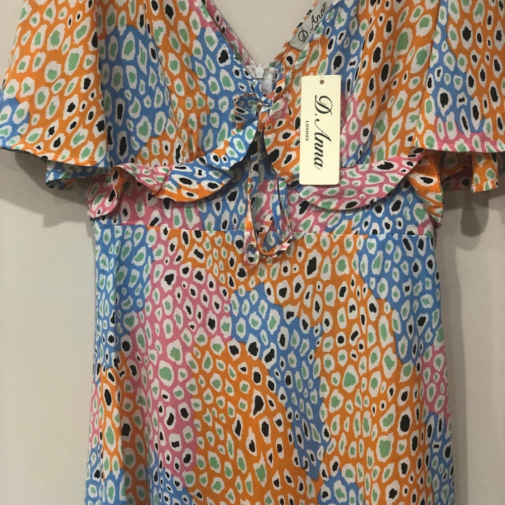 Hi, I’m selling a beautiful silkfred dress perfect for every occasion